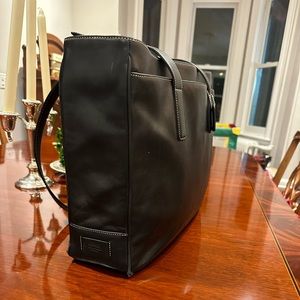 Gorgeous GUC leather Coach tote originally $400!!
